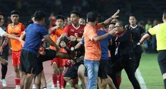 Asian Football Confederation (AFC) menjatuhkan sanksi atas insiden final cabor sepakbola kepada Timnas Indonesia U22