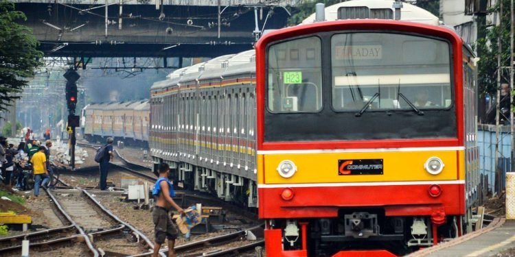 Akibat Truk Tabrak Tiang Listrik, KRL Kebayoran-Pondok Ranji Terganggu