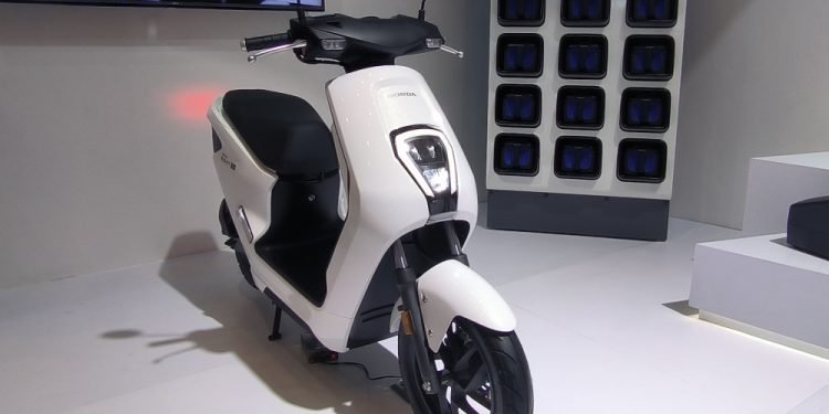 Cara Cuci Motor Listrik yang Aman