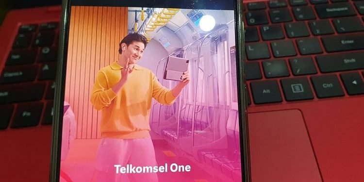 Dian yang merupakan mantan direktur utama PT XL Axiata Tbk, menggantikan Ririek Adriansyah yang menjabat posisi tersebut sejak 2019.