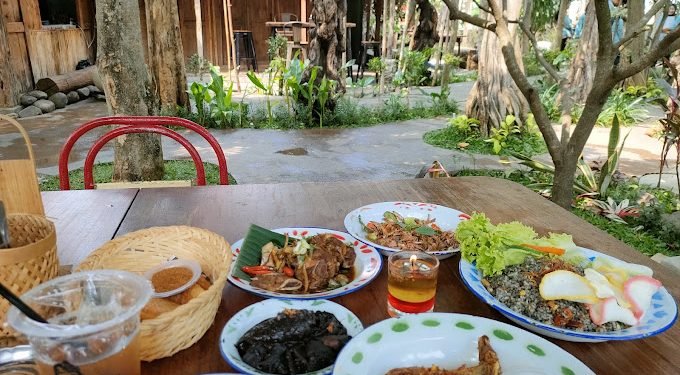 Bernuansa Jawa Warung Kondre Milik Andre Taulany