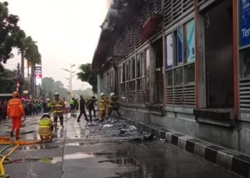 TransJakarta Siapkan Pengganti Sementara Halte Tendean yang Terbakar