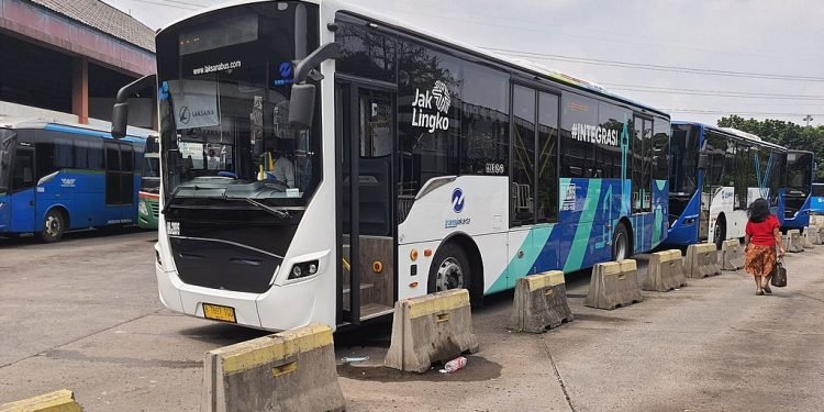 Transjakarta Tetap Optimis Meski LRT Beroperasi