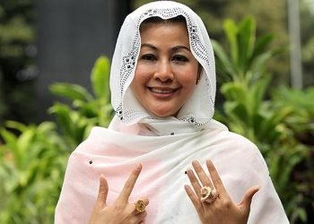 wanita emas dituntut