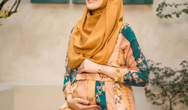 Dulu Dikenal Hot, Selebritis Ini Mantap Berhijrah