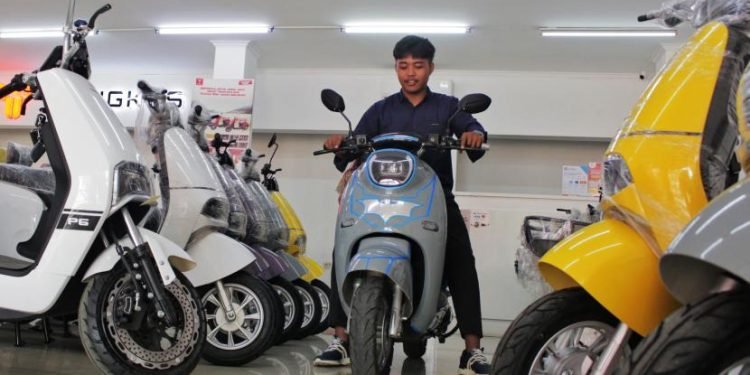 Daftar Motor Listrik Harga Belasan Juta Setelah Subsidi