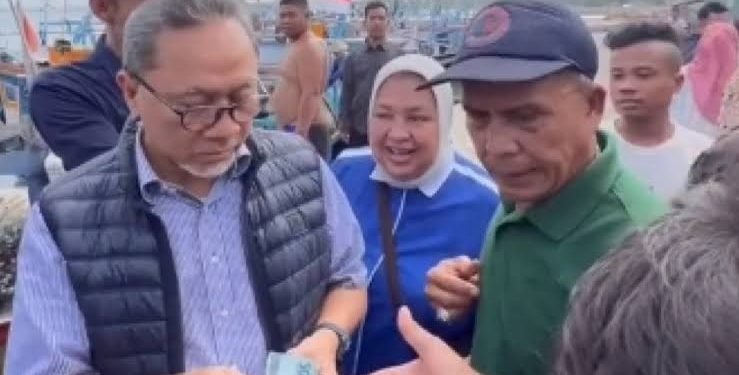 Ketum PAN Bagi-bagi Uang