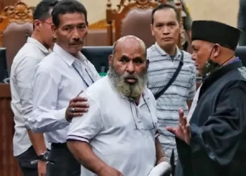 Lukas Enembe dicecar hakim lalu ngamuk di sidang