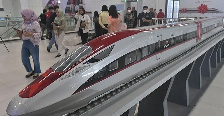 Kereta Cepat “Whoosh” Resmi Beropererasi Untuk Umum
