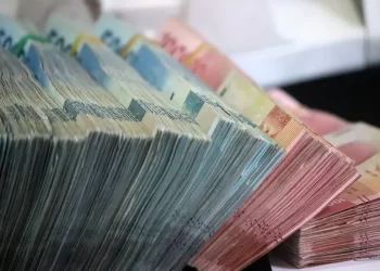 BI mencatat posisi M2 pada Oktober 2023 tercatat sebesar Rp8.505,4 triliun atau tumbuh 3,4% secara tahunan (yoy), setelah pada bulan sebelumnya tumbuh sebesar 6,0% yoy