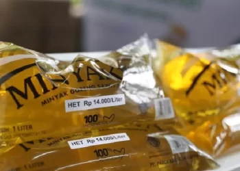 Pemerintah akan menyesuaikan harga eceran tertinggi (HET) untuk minyak goreng MinyaKita menjadi Rp15.000 per liter