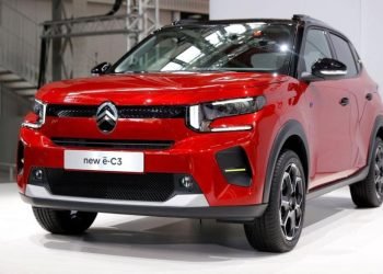 penjualan mobil full listrik di Oktober 2023 naik 36,3 persen dari tahun sebelumnya dan penjualan mobil hybrid naik hampir 39 persen