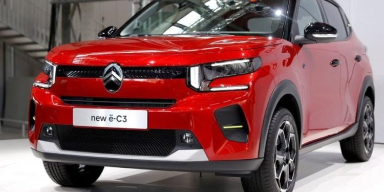 penjualan mobil full listrik di Oktober 2023 naik 36,3 persen dari tahun sebelumnya dan penjualan mobil hybrid naik hampir 39 persen