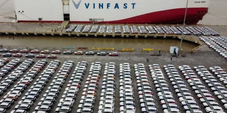70 diler mobil di seluruh AS telah mengajukan permohonan untuk menjual mobil listrik VinFast