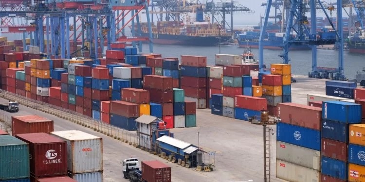 Badan Pusat Statistik (BPS) mencatat surplus neraca perdagangan Indonesia pada bulan Oktober 2023 sebesar US$ 3,48 miliar