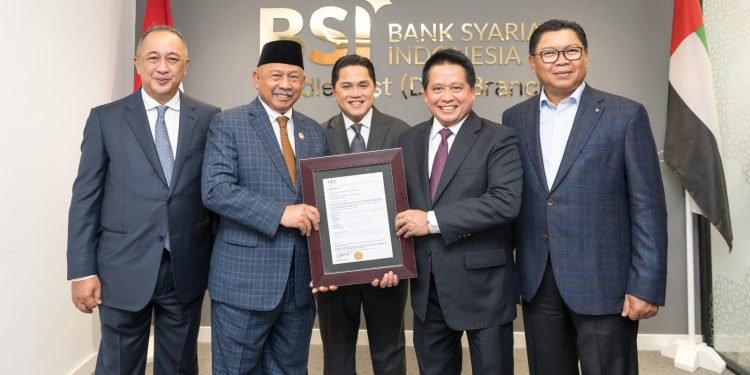 Langkah strategis mendirikan Kantor Cabang Penuh BSI di Dubai ini, tidak hanya menjadi wujud penguatan kemitraan dengan Uni Emirat Arabdan Arab Saudi, tetapi juga mendukung eksportir dan perusahaan Indonesia dalam mengembangkan bisnis di wilayah Timur Tengah termasuk UMKM