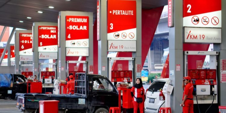 Berdasar laman resmi Pertamina (22/1/2024), harga BBM Pertamina dicatat turun. Penurunan harga BBM ini diikuti dengan oleh Shell Indonesia. Demikian pula harga BBM BP-AKR