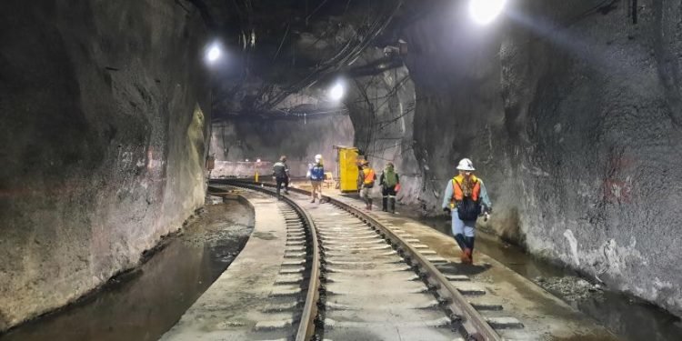 PT Freeport Indonesia berencana menargetkan untuk menghasilkan 1,7 miliar ton tembaga dan 1,9 juta ons emas dalam setahun