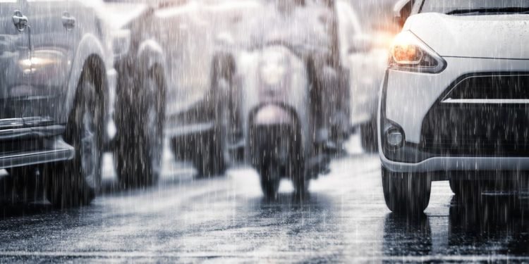 Jakarta Diguyur Hujan, 3 Ruas Jalan Terendam Banjir hingga 40 Sentimeter