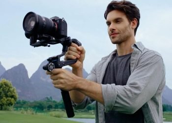 Feiyu Scorp 2 sudah bisa dibeli di Indonesia mulai 15 Januari 2024. Ia dipasarkan dalam paket standar dengan harga Rp 4,8 juta. Selain itu ada paket lain seharga Rp 5,2 juta berisi kit yang mencakup sejumlah aksesori seperti extension rod, expandable module, dan storage bag