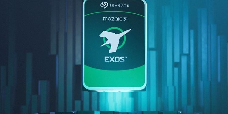 Produk baru ini menjadi hard disk pertama dengan kapasitas mencapai 30 TB atau setara 30.000 GB. Ruang penyimpanan Seagate Exos X Mozaic 3 Plus ini, dicatat jauh lebih besar dibanding Western Digital Gold yang memiliki kapasitas 24 TB