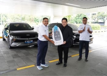 Menteri Badan Usaha Milik Negara (BUMN), Erick Thohir wajibkan seluruh eselon I dan eselon II di Kementerian BUMN gunakan mobil listrik per hari ini, (3/1/2023)