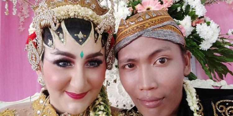 Viral! Pasangan Bule Austria Gugat Cerai Petugas PPSU Karena Judi Online