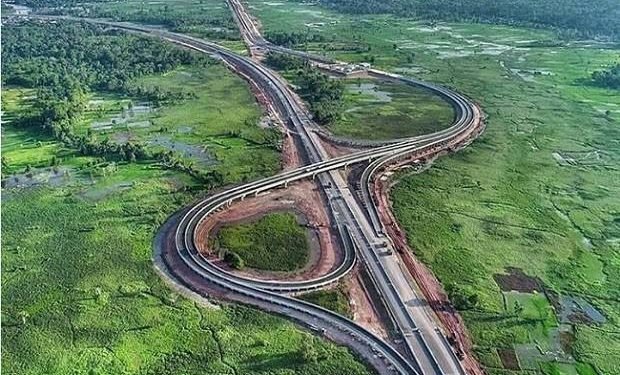 Kementerian Pekerjaan Umum dan Perumahan Rakyat (PUPR) akan mempercepat pembangunan jalan tol trans Sumatera (JTTS). Tol ini memiliki total panjang 2.749 km dengan panjang koridor utama 1.889 km dan koridor pendukung 860 km, serta menyambungkan provinsi Lampung hingga Aceh.