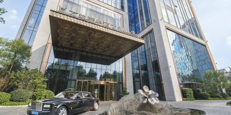 Pacific Eagle membayar sebanyak 1,7 miliar yuan (US$240 juta) untuk Wanda Reign on the Bund