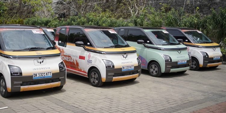 Misalnya saja mobil listrik Wuling Air EV bekas, dibanderol mulai dari Rp 130 juta. Lalu Nissan Leaf bekas dibanderol mulai dari Rp 550 juta dan Hyundai Ioniq Electric bekas dibanderol mulai dari Rp 420 juta