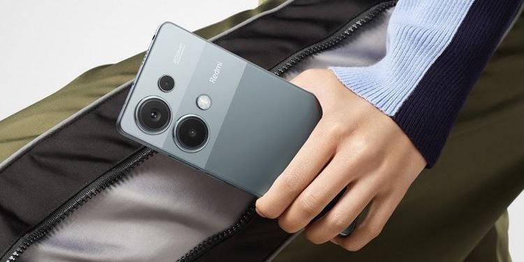 Harga Redmi Note 13 4G sebesar 250 euro untuk varian 6 GB/128 GB (sekitar Rp 4,3 juta). Harga Redmi Note 13 Pro 4G sebesar 325 euro untuk varian 8 GB/256 GB (sekitar Rp 5,6 juta). Dan harga Redmi Note 13 Pro 4G sebesar 350 euto untuk varian 12 GB/512 GB (sekitar Rp 6 juta)