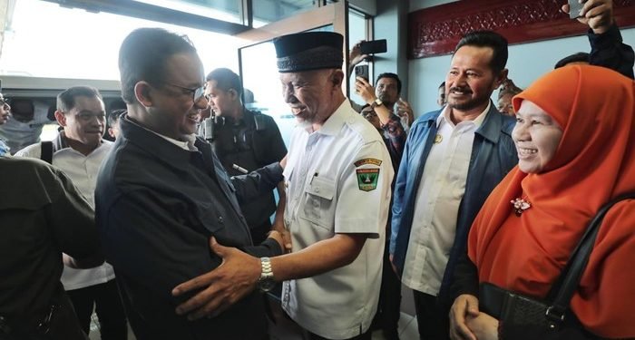 Kunjungi Tanah Minang, Anies Disambut Gubernur Sumbar
