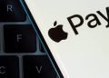 Apple Cash ini mirip dengan kartu debit, memungkinkan pengguna mengirim dan menerima uang melalui Apple Pay dan aplikasi Pesan. Dana dapat disimpan dan dapat dihubungkan ke rekening bank atau kartu debit lainnya untuk mentransfer uang bolak-balik
