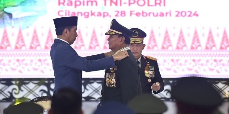 Sah Menjadi Jendral Bintang 4, Prabowo: “Kayanya Berat Ya”