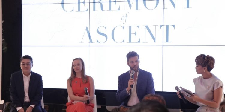 Savyavasa Rayakan Tahap Baru Topping Off