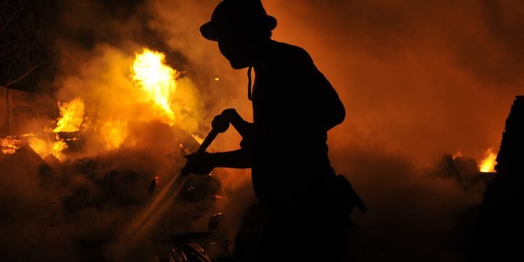 dki-jakarta-bantuan-korban-kebakaran-kapuk-muara