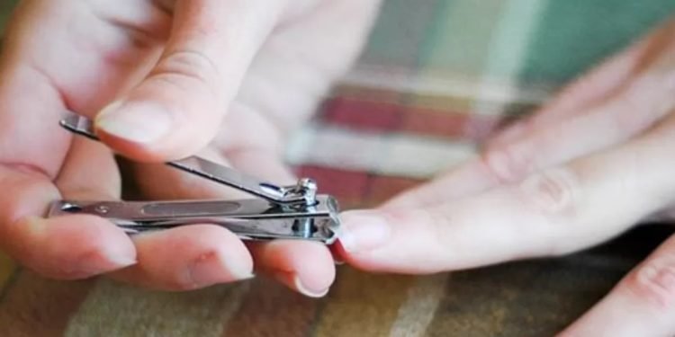 Hukum Memotong Kuku Saat Puasa