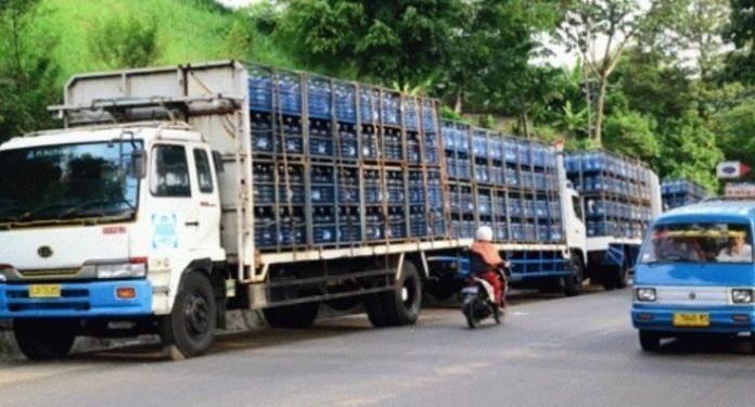 Saat hari besar keagamaan nasional (HBKN), rata-rata kebutuhan masyarakat terhadap AMDK naik sekitar 60%. Di Jabodetabek, peningkatannya 39%, Jawa 40%, dan daerah lainnya 21%