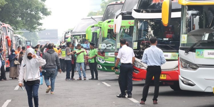 Adapun perkiraan puncak hari mudik berdasarkan pilihan masyarakat adalah H-2 atau 8 April 2024 bertepatan dengan dimulainya cuti bersama. Pada periode tersebut diprediksi potensi pergerakan 26,6 juta orang atau sebesar 13,7 persen