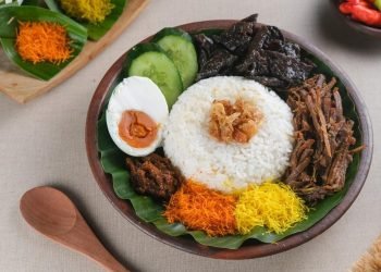 Rekomendasi 4 Tempat Makan Nasi Krawu di Surabaya