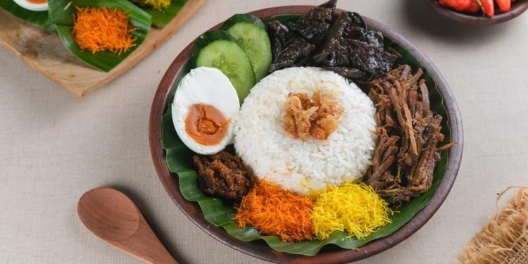 Rekomendasi 4 Tempat Makan Nasi Krawu di Surabaya