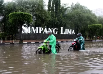 Kota Semarang Lumpuh Diterjang Banjir dan Longsor