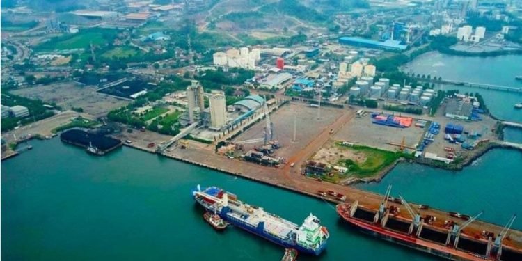 PT Pelabuhan Indonesia (Pelindo) menyiapkan Pelabuhan Ciwandan untuk mengurai kepadatan, memperlancar arus kendaraan di Pelabuhan Merak dan Bakauheni. Antisipasi ini dilakukan untuk mengurai lonjakan trafik di terminal penumpang yang diprediksi akan terjadi pada 6 April 2024