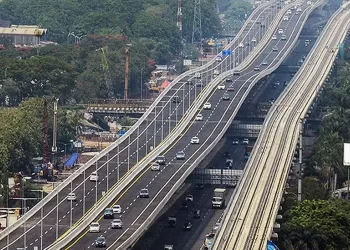 dalam sidang pemeriksaan saksi di Pengadilan Tindak Pidana Korupsi (Tipikor) Jakarta (16/5/2024), ditemukan bahwa mutu beton yang terpasang di lokasi pekerjaan di bawah atau tidak memenuhi persyaratan SNI.