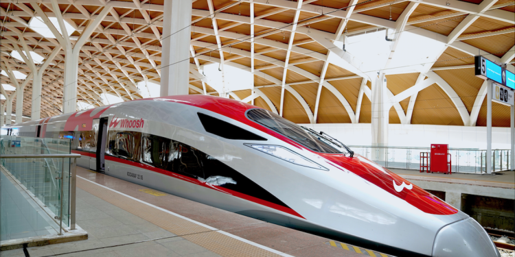 Jadwal reguler kereta cepat Whoosh ditambah dari sebelumnya 44 perjalanan per hari pada April 2024 menjadi 48 perjalanan per hari pada Mei 2024