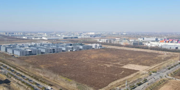 pabrik Tesla direncanakan akan mampu membuat 10 ribu unit Megapack, yaitu baterai superbesar yang digunakan untuk menyimpan listrik dalam jumlah besar, setiap tahun.