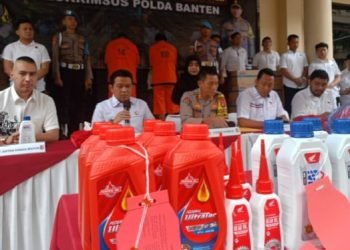 Polda Banten Gerebek Tempat Produksi Oli Palsu