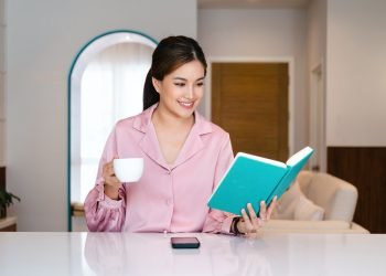 Ilustrasi Membaca Polis Asuransi