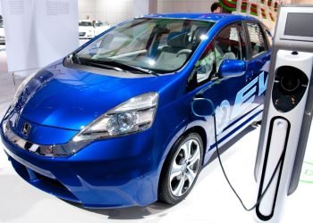 Dalam skala global, penjualan HEV dan PHEV juga meningkat seiring melambatnya penjualan EV. Di Amerika Serikat sebagai misalnya, penjualan HEV meningkat melewati EV dalam beberapa bulan terakhir. Bahkan menurut Goldman Sachs, penjualan global HEV kemungkinan menembus angka 1 hingga 2 juta kendaraan.