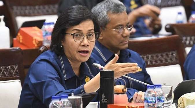 Turunnya penerimaan dipicu oleh merosotnya berbagai harga-harga komoditas. Semua itu menyebabkan setoran penerimaan perpajakan, dan penerimaan negara bukan pajak atau PNBP ikut merosot. “Secara umum, total anggaran kita membukukan defisit Rp 21,8 triliun atau 0,10 persen dari produk domestik bruto karena defisit biasanya diukur dari sisi persentase terhadap PDB, pungkas Sri Mulyani